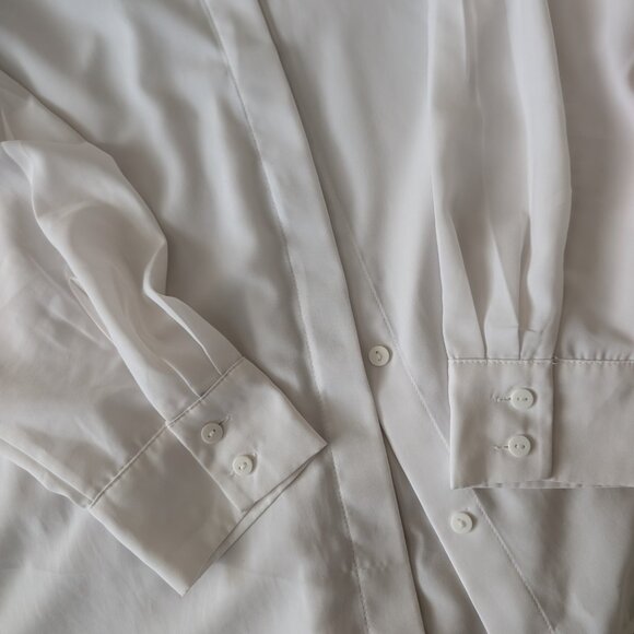 3/$30 White flowy blouse - Picture 3 of 6
